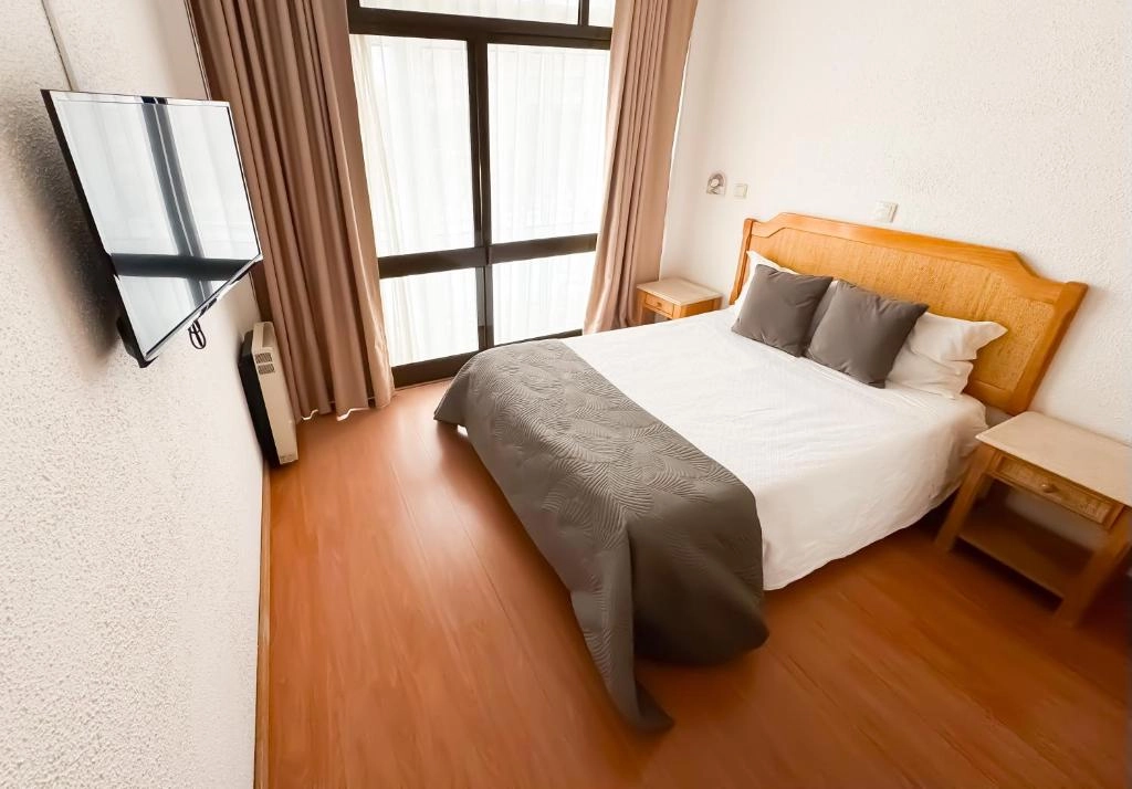 Hotel Mar Azul guest room interior with natural light, Espinho